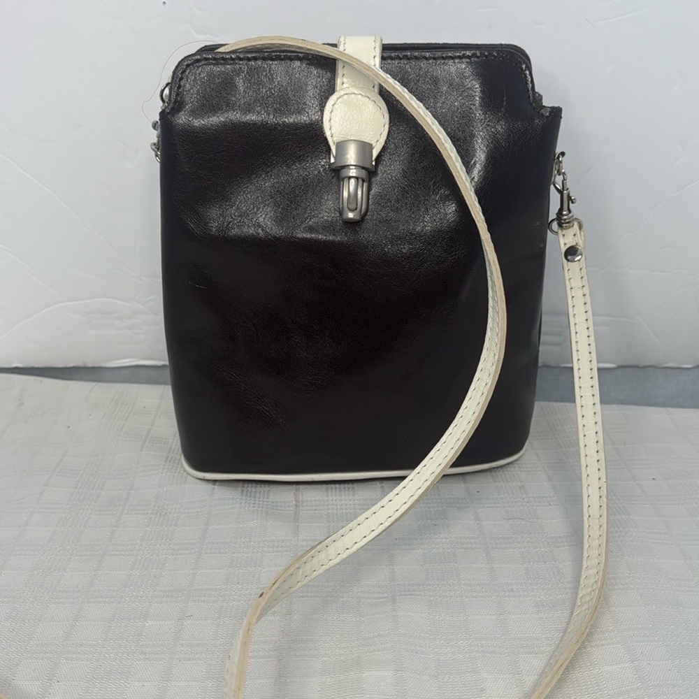 Vintage Vera Pelle Made in Italy Small Bucket Bag Leather Crossbody